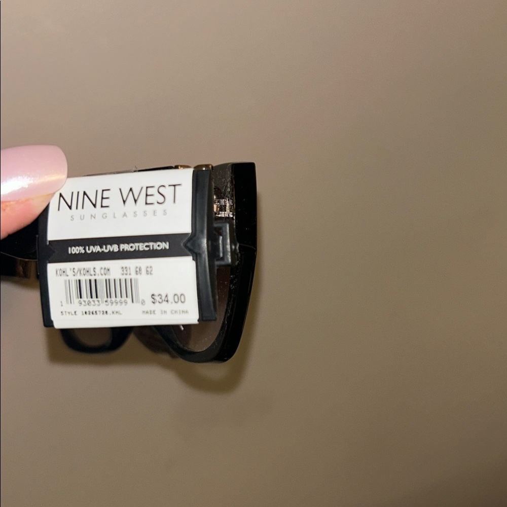 NWT Nine West Black Cat-Eye Sunglasses with Gradient Lenses - Picture 3 of 7